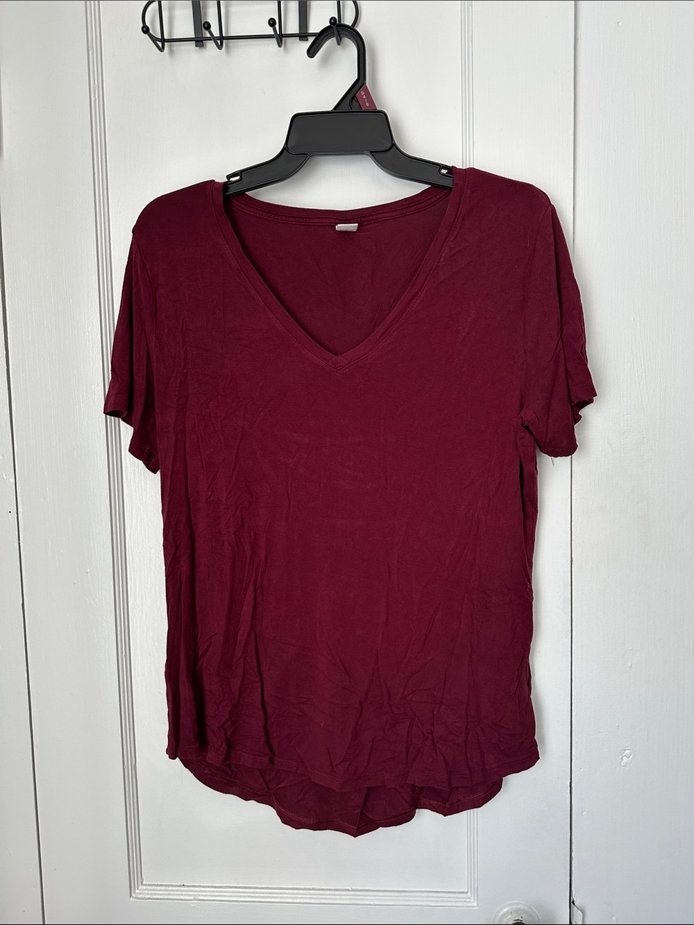 Old Navy Women's V-Neck Short Sleeve Tee in Burgundy